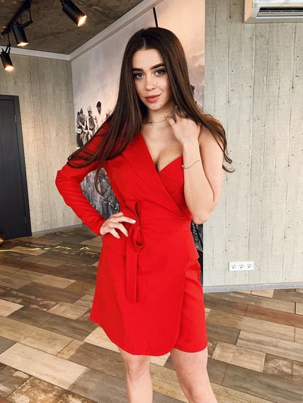 Красное платье на запах