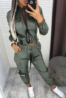 Спортивный костюм цвета хаки