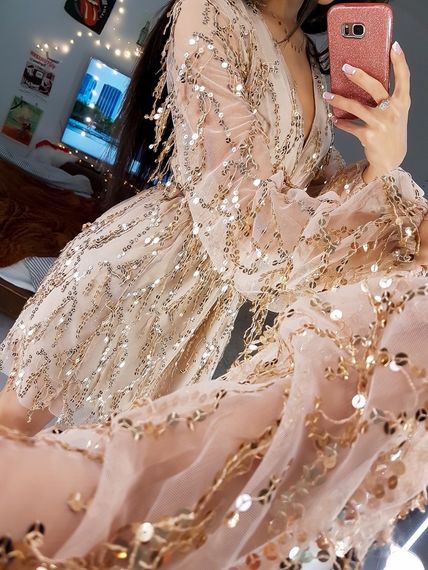 Красивое сеточное платье с пайетками цвет пудра