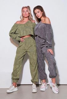 Женский вельветовый костюм Женский вельветовый костюм