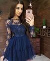 Кружевное платье с пышной фатиновой юбкой