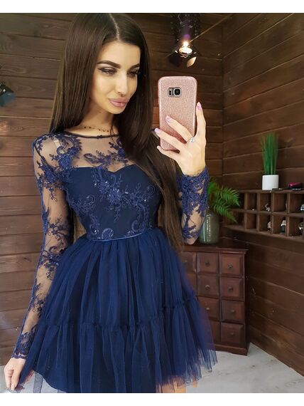 Кружевное платье  с пышной фатиновой юбкой