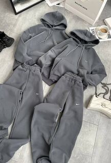 Спортивный костюм Спортивный костюм