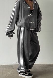 Спортивный костюм Спортивный костюм
