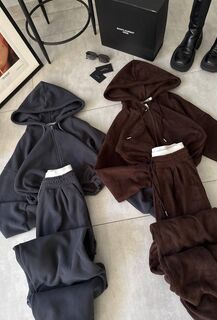 Спортивный костюм Спортивный костюм