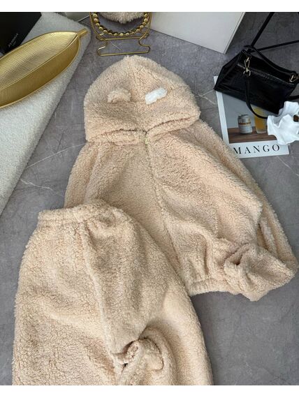 Костюм