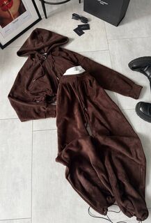 Спортивный костюм Спортивный костюм