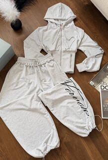 Спортивный костюм Спортивный костюм