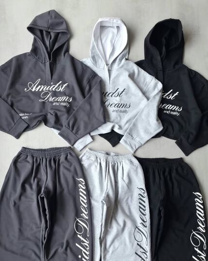 Спортивный костюм Спортивный костюм