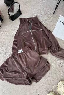 Спортивный костюм Спортивный костюм