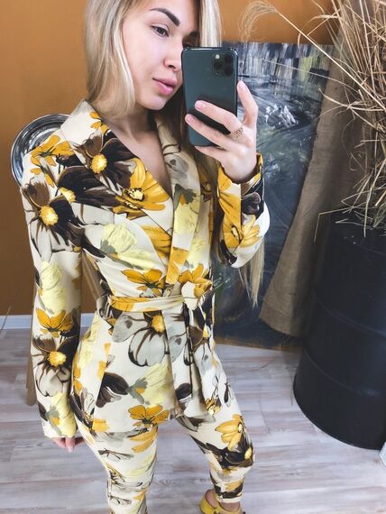 Костюм